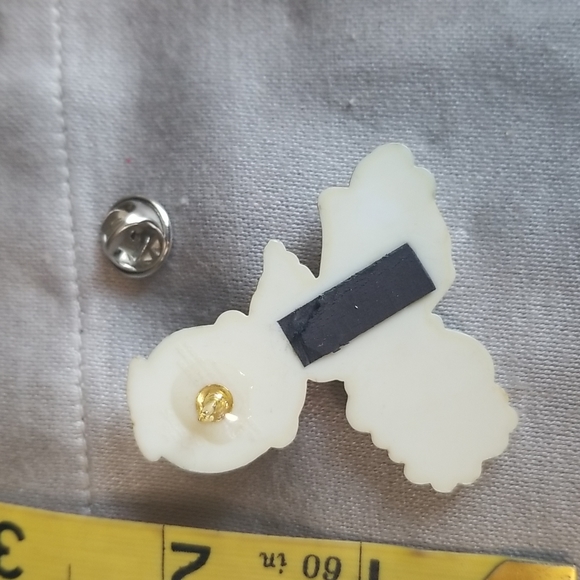 ANGEL "THERE'S WELCOME HERE " lapel pin - Picture 3 of 3